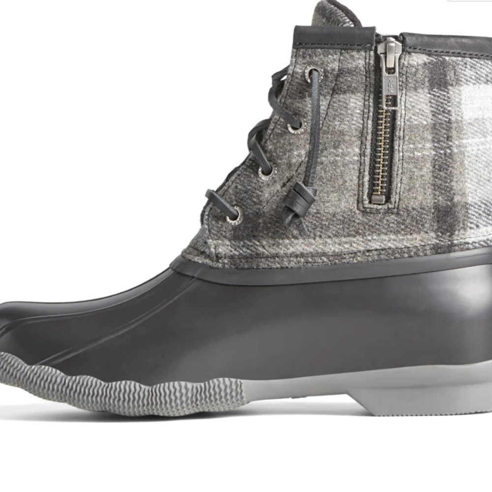 NWOT Sperry Plaid Waterproof Boots